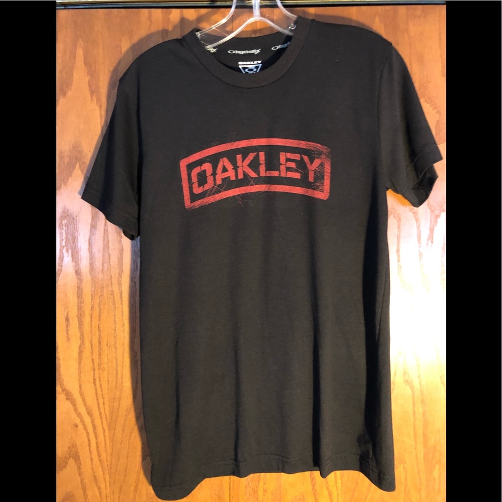 Oakley Short Sleeve T shirt size S